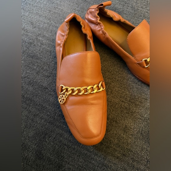 Great condition Tory Burch Mini Benton Charm Loafer - Picture 2 of 4